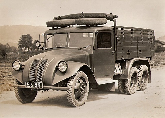 Tatra 82