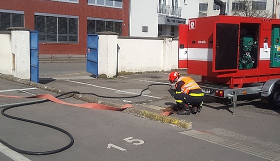 Několik dnů budou odčerpávat vodu hasiči z kolektorů v centru Brna. Podzemí...