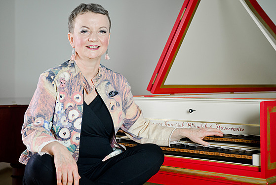 Barbara Maria Willi mistrně ovládá hru na cembalo.