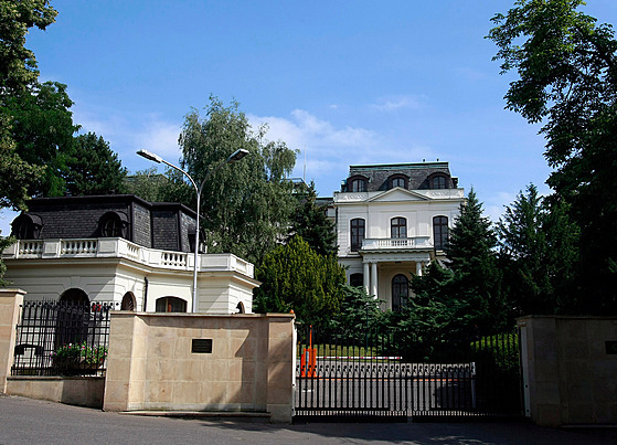 Impozantní Petschkova vila, dnes hlavní budova ruské ambasády