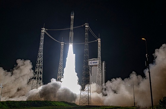 Evropská raketa Vega v noci na čtvrtek vynesla na oběžnou dráhu první družici s...