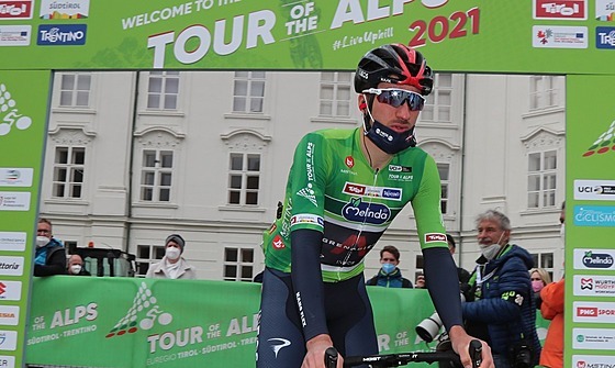 Italský cyklista Gianni Moscon v závodě Kolem Alp.