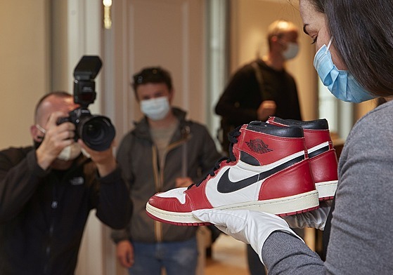 V Sotheby’s ukazují pár Air Jordan 1, který obul Michael Jordan ve své...