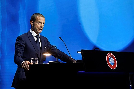 Aleksander Čeferin, šéf UEFA, hovoří na 45. kongresu této organizace.