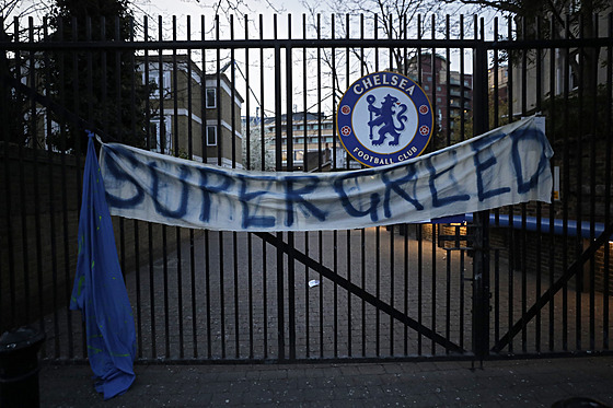 SUPERLIGA? SUPERHAMIŽNOST! Fanoušci Chelsea během protestů proti fotbalové...