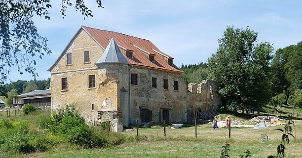 Na střechu zámku chybí peníze. Stát mě hodil přes palubu, říká zachránce