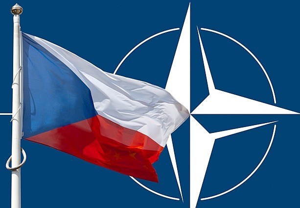 Důvěra Čechů v NATO roste v dobách krizí, nyní je na 70 procentech, říká průzkum