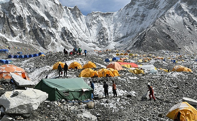 Nepál přesune základní tábor na Mount Everestu. Ohrožuje ho oteplování