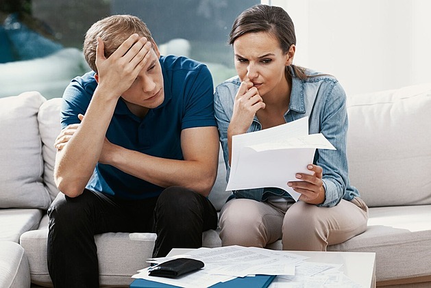 Na třetině rozpadlých vztahů se podílely finanční problémy, ukázal průzkum