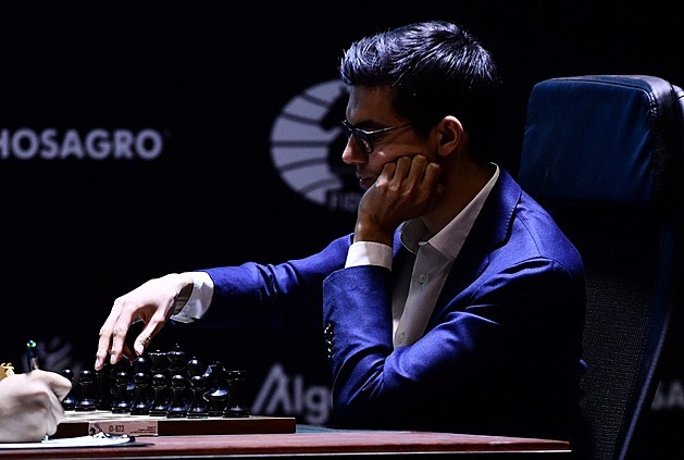 Něpomjaščij vede šachový Turnaj kandidátů před Girim už jen o půl bodu