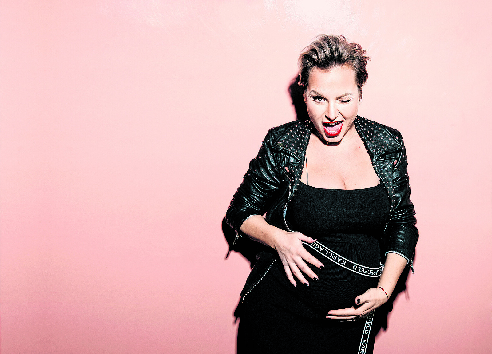 Bir bira için rahatlayın.  Martina Pártlová solo albümünü yayınladı ve konser planlıyor