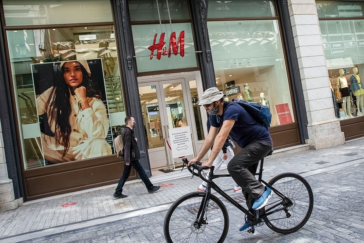 H&M spustilo půjčovnu obleků. Chce pomoci s prvním dojmem během pohovorů -  iDNES.cz