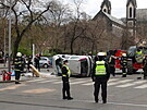 Filmov naten na Karlnskm nmst skonilo dopravn nehodou. (25. dubna...