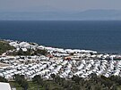 Pohled na uprchlický tábor Kara Tepe na eckém ostrov Lesbos (30. bezna 2021)