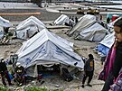 Pohled na uprchlický tábor Kara Tepe na eckém ostrov Lesbos (29. bezna 2021)