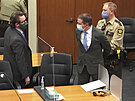 Policista Derek Chauvin (uprosted) byl práv shledán vinným z vrady a zabití...