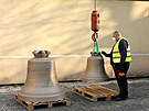 Na kostel sv. Hatala byly vyzdvieny dva nové zvony Jan Nepomuk a Ludmila.