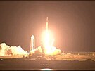 Start rakety Falcon 9 s lodí Crew Dragon z odpalovací rampy 39A v Kennedyho...