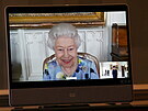 Královna Albta II. bhem videohovoru ze zámku Windsor (Londýn, 27. dubna 2021)