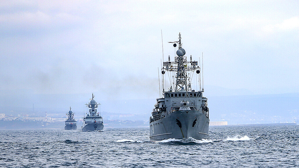 Cvičení ruského námořnictva v Černém moři (14. dubna 2021)