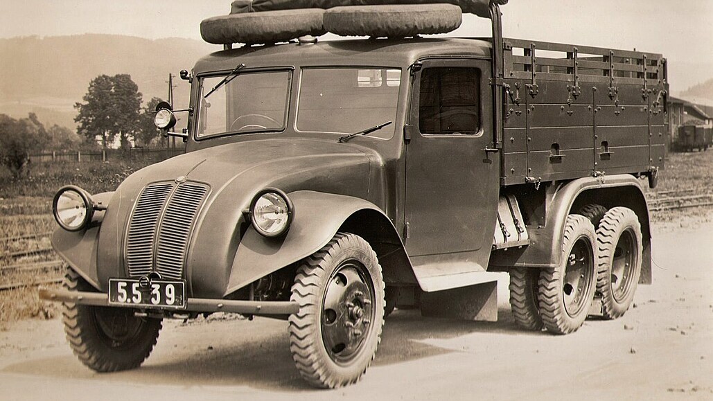 Tatra 82