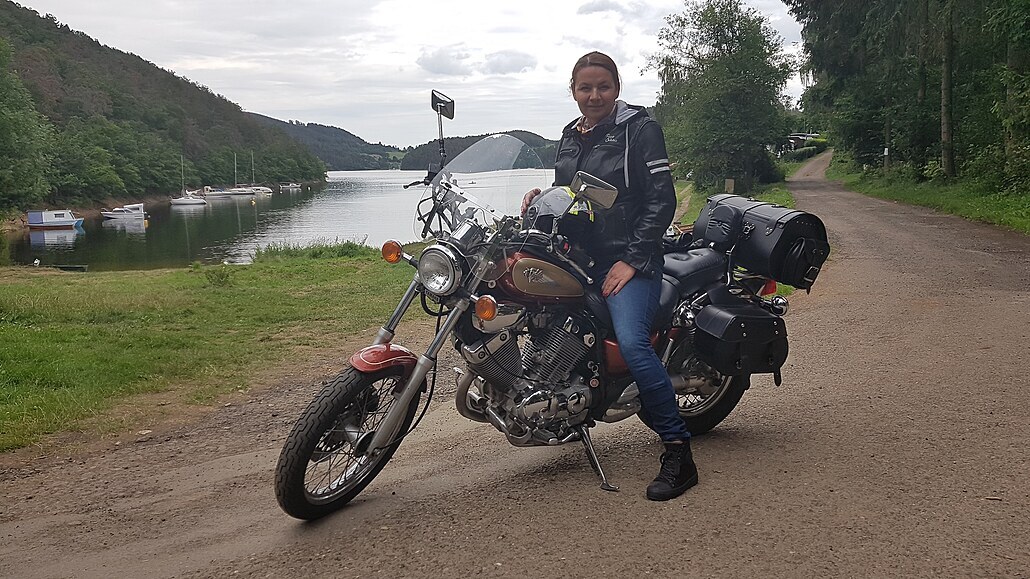 Jolana Voldánová se svou motorkou
