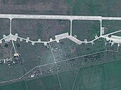 Pohled na ruskou vojenskou techniku na letecké základně v Kirkovskoje na Krymu...