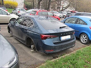 Čtyři originální 18palcová hliníková kola ukradl neznámý pachatel v Brně, a to...