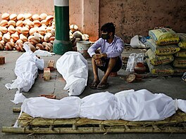 Indie se potýká s masivním nárůstem nových případů koronaviru. Indické...