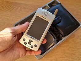 20 let staré chytré telefony