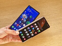 Huawei Mate X2 a Samsung Galaxy Z Fold2
