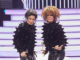 Hana Holiová a Erika Stárková jako Michael Jackson a Janet Jacksonová v show...