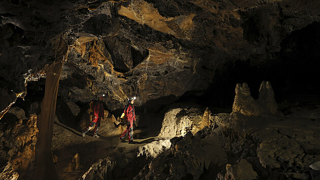 Projekt Deep Time. Skupina patncti dobrovolnk strvila 40 dn ve jeskyni na jihu Francie, aby prozkoumala lidsk chovn v podmnkch extrmn izolace. (24. dubna 2021)