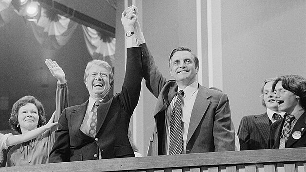 Jimmy Carter (vlevo) a Walter Mondale na sněmu Demokratické strany. (15. července 1976)