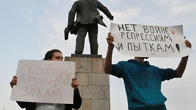 Obyvatele Vladivostoku vyli do ulic na podporu uvznnho opozinka Alexeje Navalnho. (21. dubna 2021)