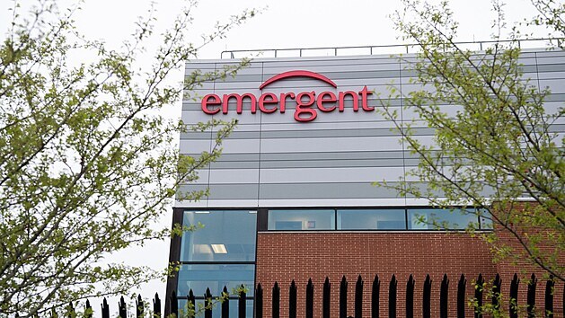 Závod podniku Emergent v Baltimoru, kde se vyráběla očkovací látka společnosti Johnson & Johnson. (9. dubna 2021)