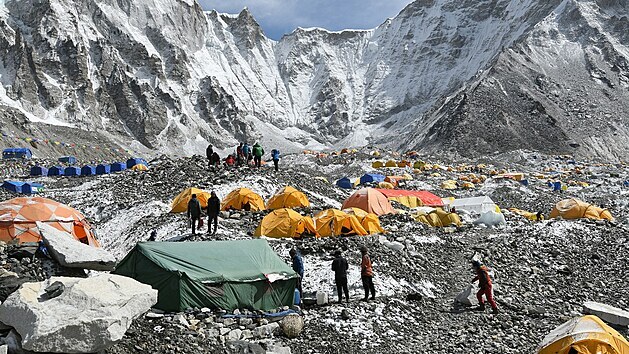 Základní tábor před výstupem na Everest v Nepálu (25. dubna 2018)