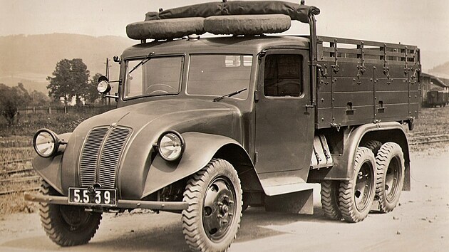 Tatra 82