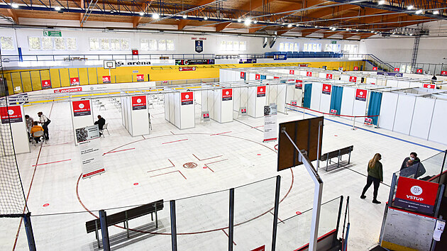 Prostornj a pohodlnj prosted pedstavuje nov velkokapacitn okovac centrum ve zlnskm hokejovm stadionu.