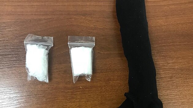 tyiaticetilet cizinec ml u sebe 33 gram kokainu a vce ne 34 tisc korun. (24. dubna 2021)