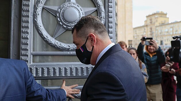 Velvyslanec České republiky v Rusku Vítězslav Pivoňka dorazil na jednání na ministerstvo zahraničí v Moskvě. (22. dubna 2021)