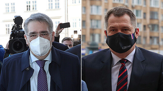 Na fotce vpravo Vtzslav Pivoka velvyslanec esk republiky v Rusku a na lev stran Alexandr Zmejevskij Rusk velvyslanec v esku.