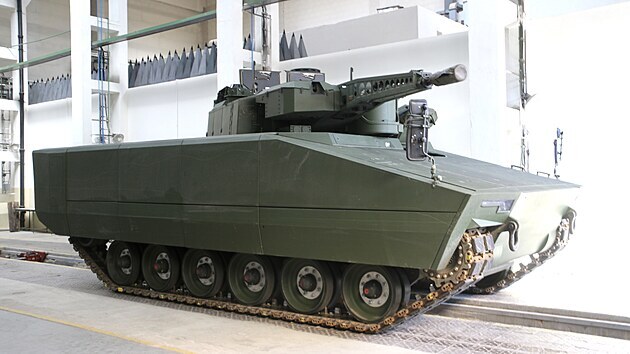 Obrněnec Lynx pro testování ve Vyškově (27. dubna 2021)