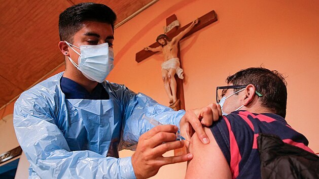 V Chile čísla nakažených neklesají navzdory masivnímu očkování. (6. dubna 2021)