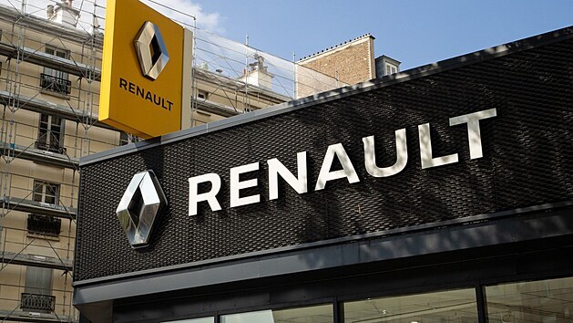 Zaměstnanci francouzské továrny automobilky Renault blokují závod v reakci na jeho plánovaný prodej. Zadrželi i manažery. (28. dubna 2021)