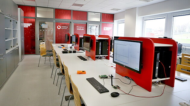 Brněnská laboratoř je v současnosti jediná v Česku, kde je možné otestovat chování chytrých zařízení
v sítích 5G.