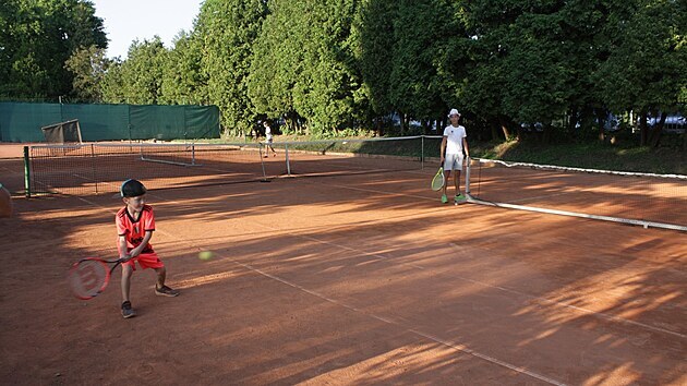 Tenisové kurty u Letního stadionu do budoucna zaniknou. Dnes jsou nepostradatelným zázemím tenisového klubu Pernštýn.