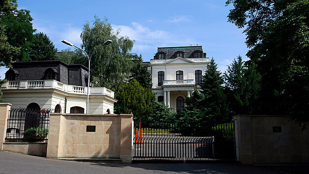 Impozantní Petschkova vila, dnes hlavní budova ruské ambasády