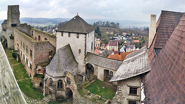 Zřícenina hradu Lipnice se majestátně tyčí nad stejnojmenným městem. Právě sem se zřejmě v roce 1421 uchýlil autor slavné Lipnické bible. Na hradě bude vzácná kniha v létě vystavena.
