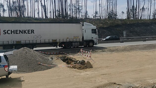 Dělníci při modernizaci dálnice D1 našli na 128. kilometru nedaleko Měřína nevybuchlou munici.